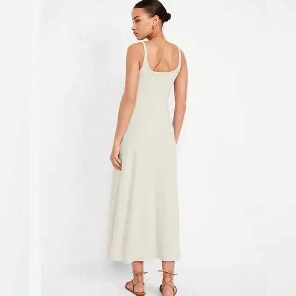 Old Navy Fit and Flare Ribbed Maxi Dress Size XL
NEW - Picture 2 of 12